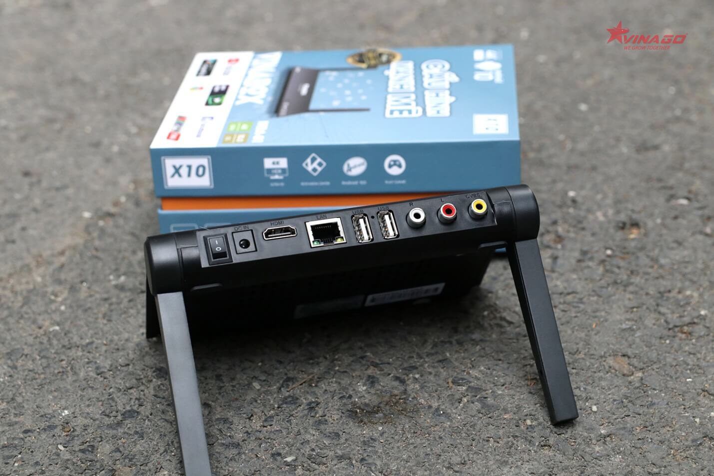 A black box with wires and ports Description automatically generated